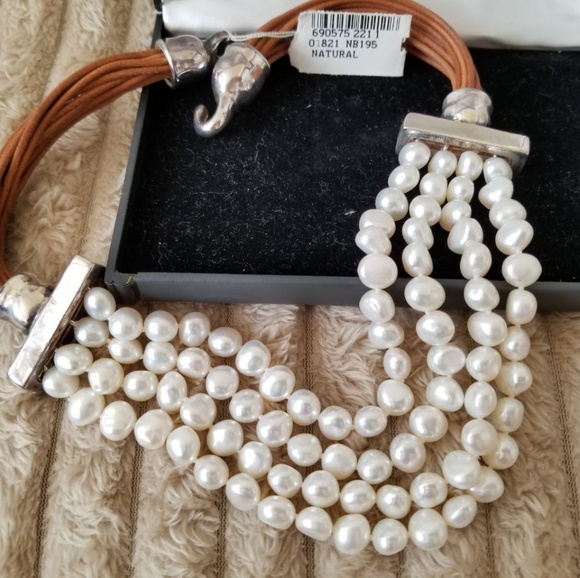 Ladies Necklace - Picture 1 of 2